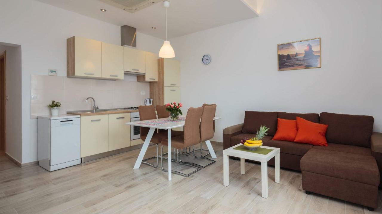 Apartmani Ujakovic Kaštela Exterior foto