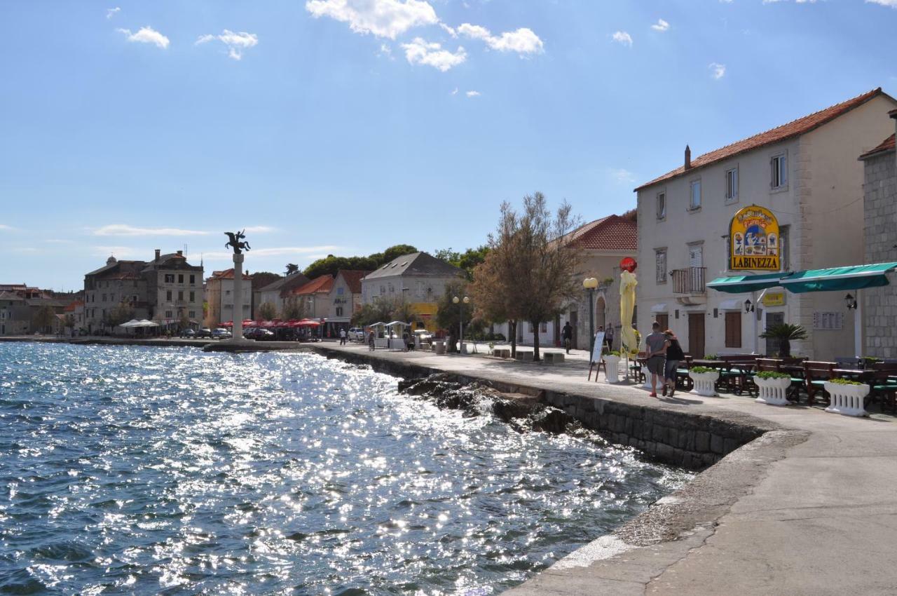 Apartmani Ujakovic Kaštela Exterior foto